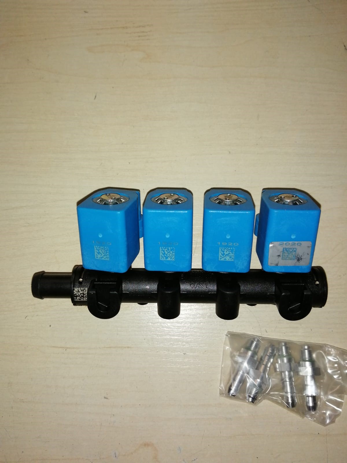 Рейка (рампа) газовых форсунок LOVATO XP  4ц. (синяя) 238000109